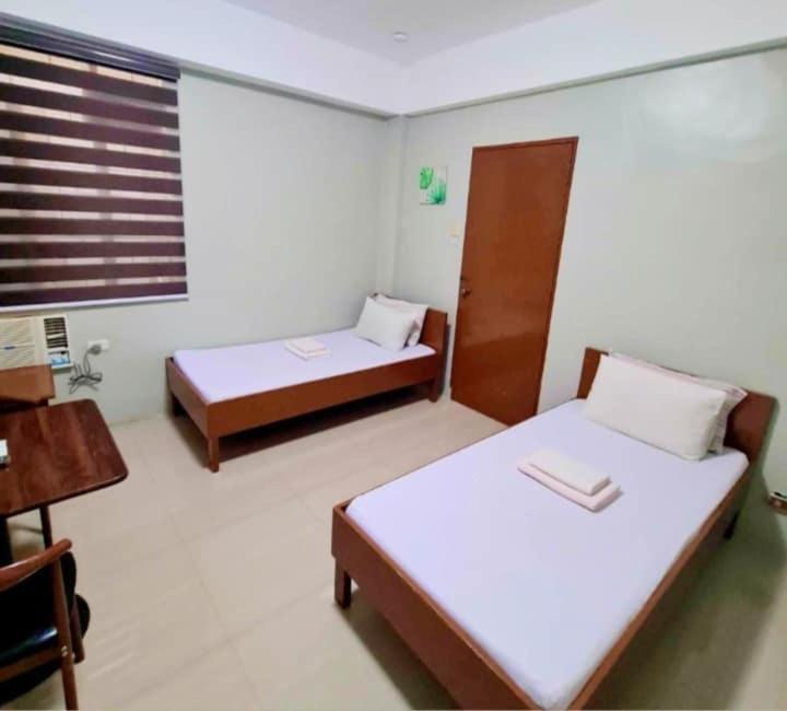 Brielles Travellers Inn ตักบีลารัน ซิตี ภายนอก รูปภาพ