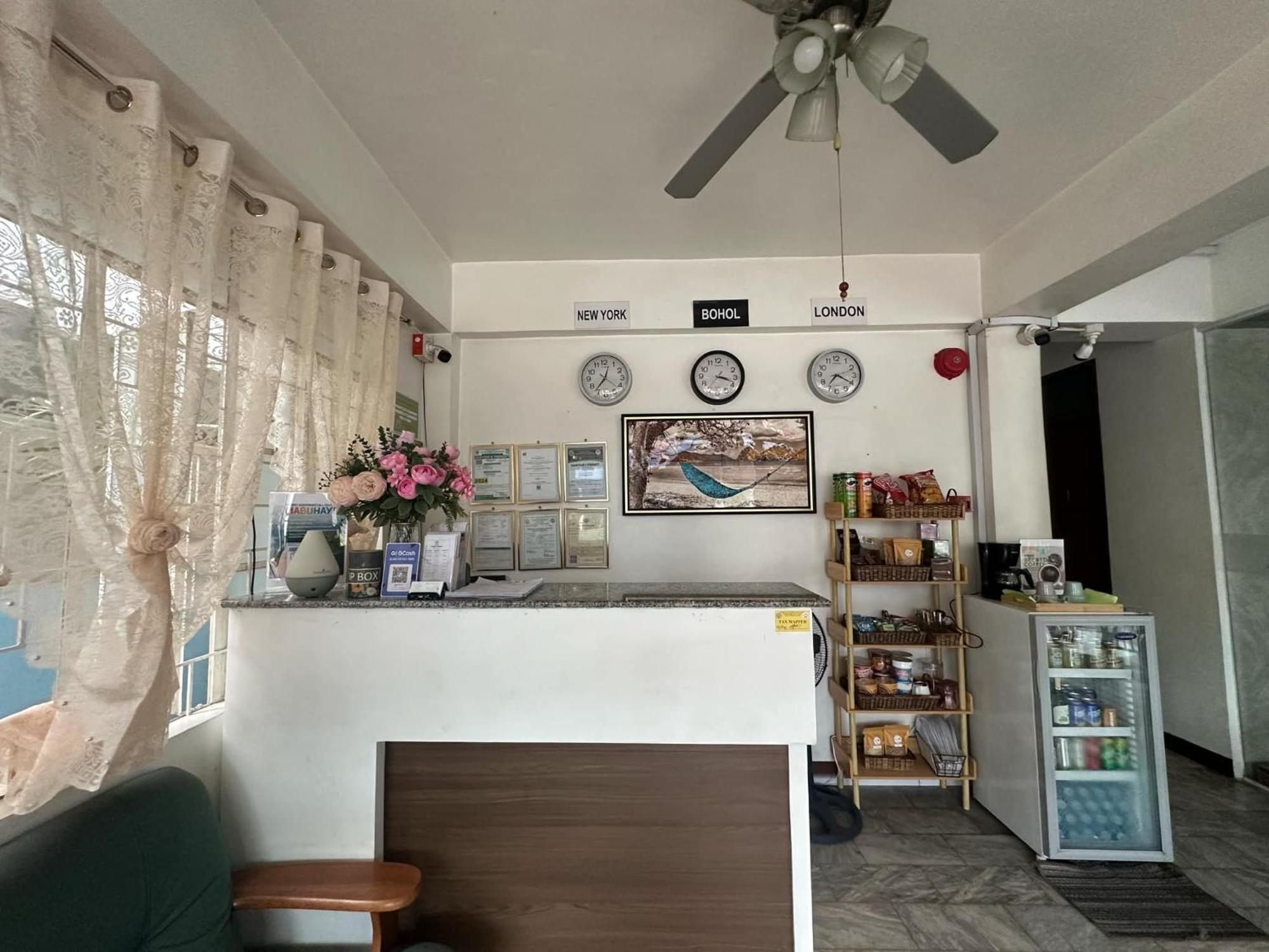 Brielles Travellers Inn ตักบีลารัน ซิตี ภายนอก รูปภาพ